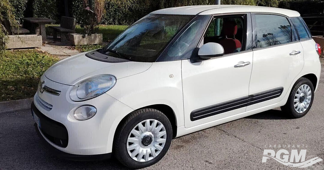 Fiat 500L foto laterale 2
