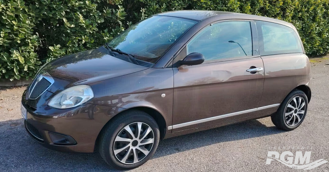 Lancia Ypsilon 1.3 MJT foto laterale 2